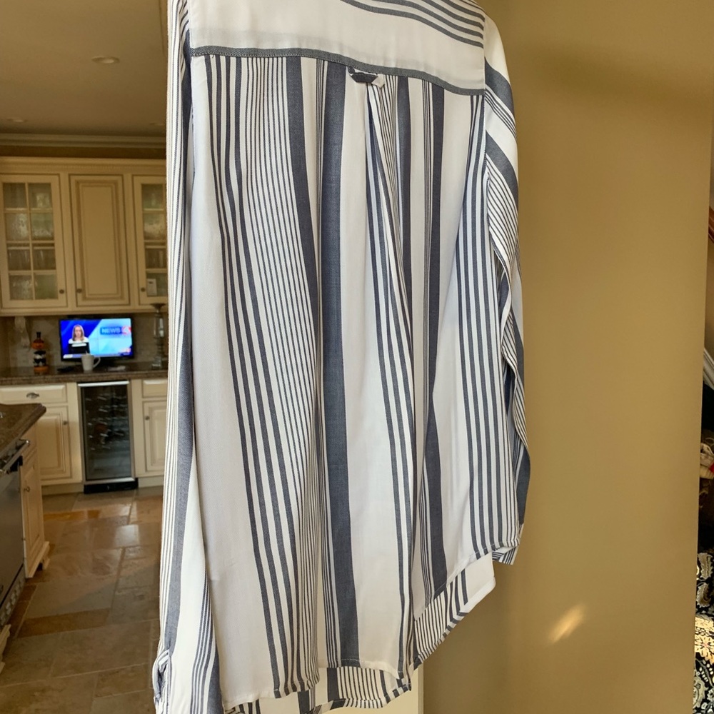 Button down shirt. - Picture 2 of 3